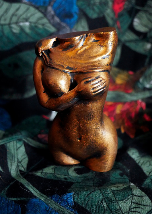 figurki i rzeźby Rzeźba z gipsu, złota kobieta wys. 9 cm