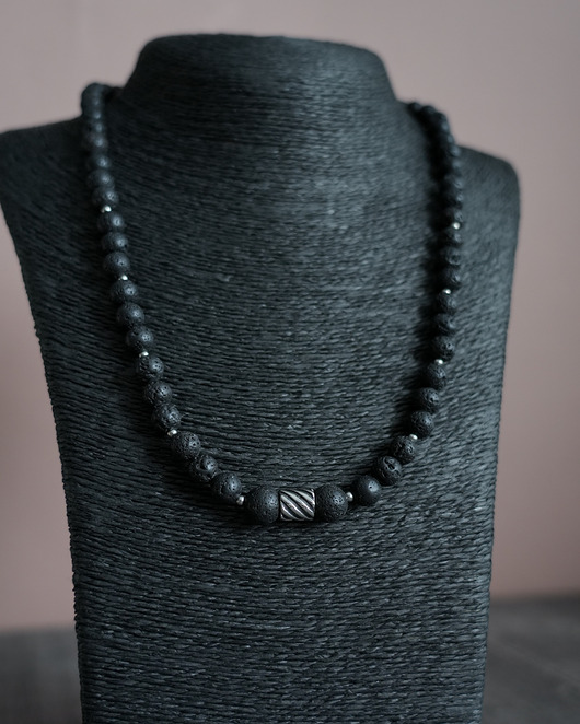 biżuteria męska Krótki męski naszyjnik z lawy i stali