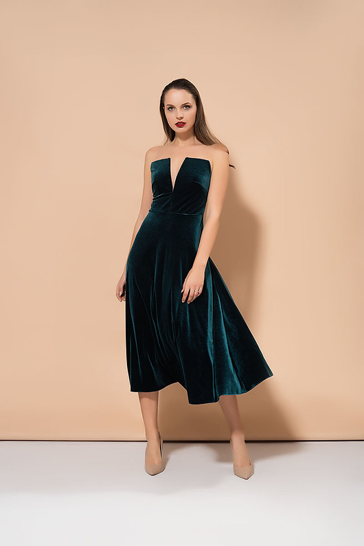 sukienki midi damskie SUKIENKA AKSAMITNA D133 BUTELKOWA ZIELEŃ