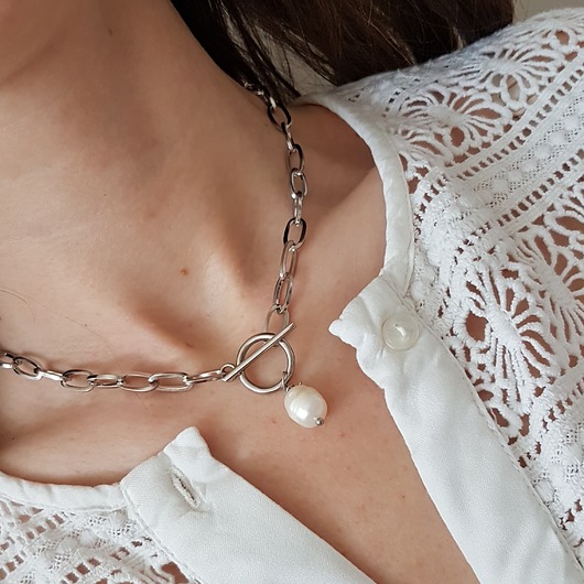 łańcuszek z zapięciem z przodu i perłą LEI handmade 