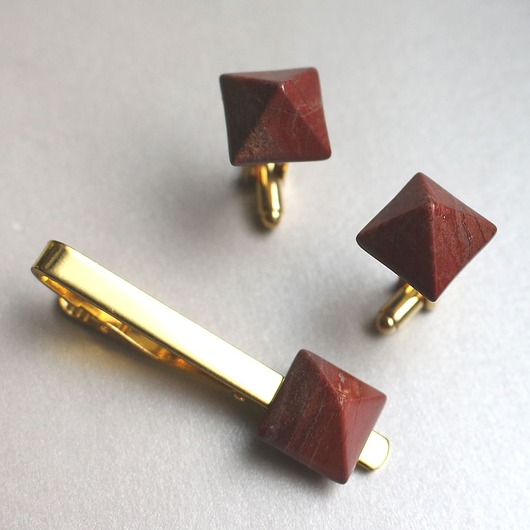 spinki do mankietów Komplet pozłacanych spinek z jaspisem czerwonym