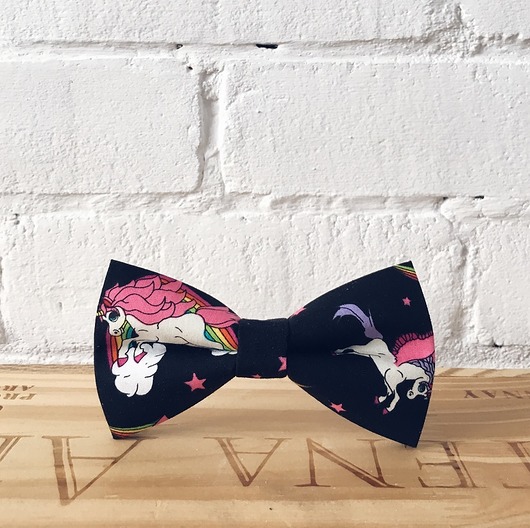 Unicorn. Czarna mucha w tęczowe jednorożce Maja Allure