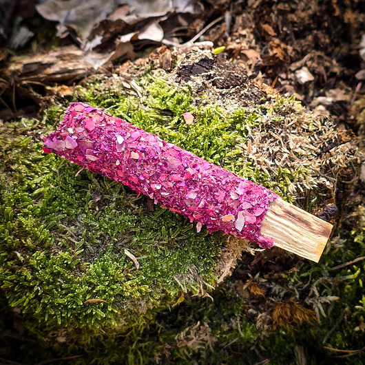 akcesoria do jogi Palo Santo w płatkach róży
