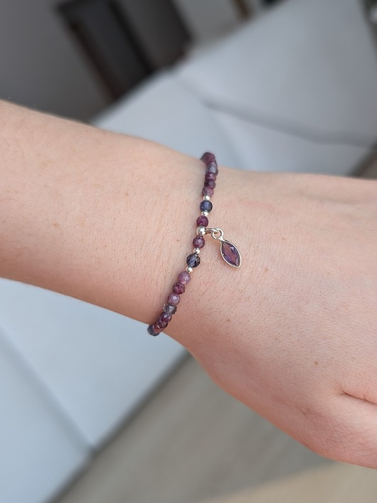 bransoletki z kamieni naturalnych Bransoletka granatowa iolit-rubelit z ametystem
