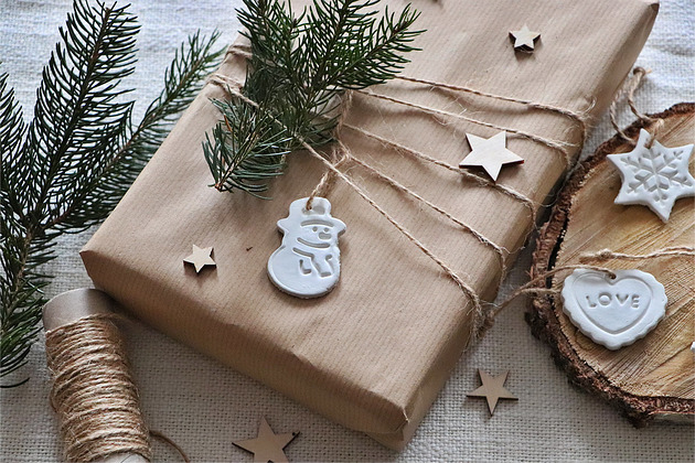 dekoracje świąteczne Zawieszka prezentowa z glinki nr3