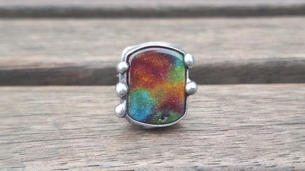 pierścionki - różne W kolorach różnych - pierścionek regulowany