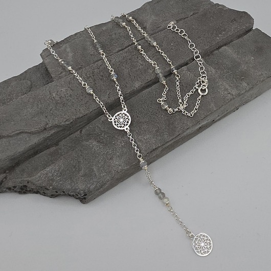 srebrne naszyjniki Dłuższy srebrny naszyjnik z labradorytami