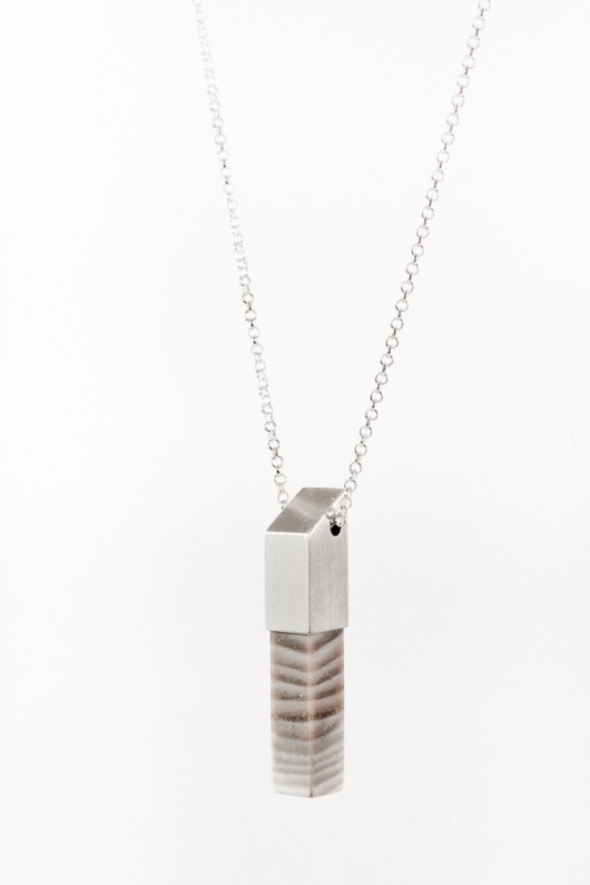 wisiorek z kolekcji EDGY/ SILVER/KRZEMIEŃ Daria Siwiak Jewellery