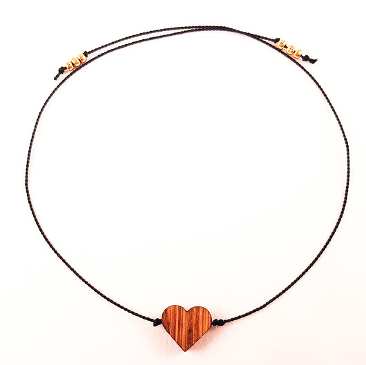 bransoletki drewniane Drewniana bransoletka szczęścia czarna - serce