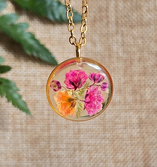 wisiory Złoty wisiorek złota zawieszka suszone kwiaty