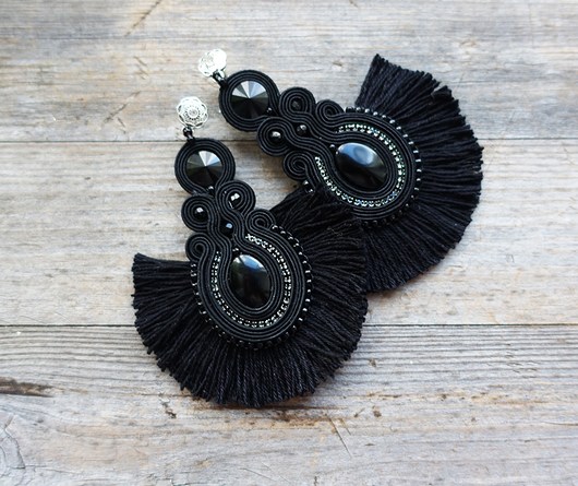 Czarne wachlarze- kolczyki soutache z chwostami Mró Soutache