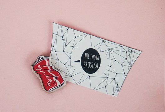 COLA - Przypinka Nie Twoja Broszka  gxnet
