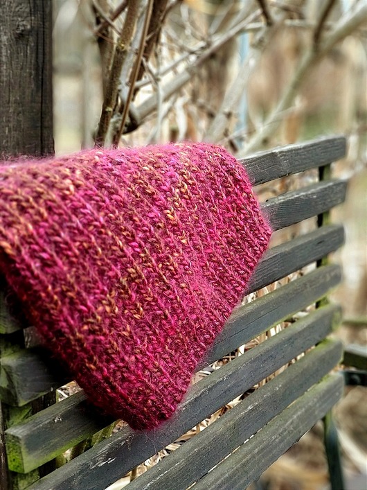 czapki damskie Z amarantem / czapka