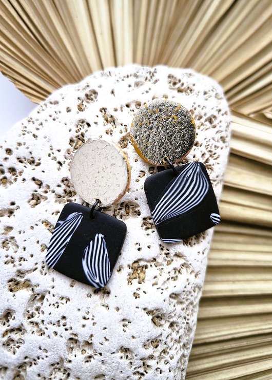 kolczyki z masy plastycznej Wiszące kolczyki b&w