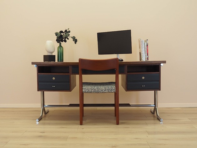 biurka Biurko orzechowe, włoski design, lata 70, produkcja: Włochy