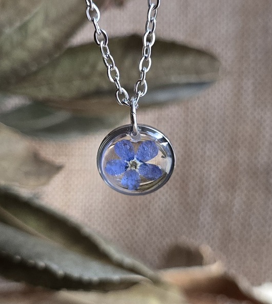 wisiory Zawieszka z niezapominajką wisiorek niezapominajka