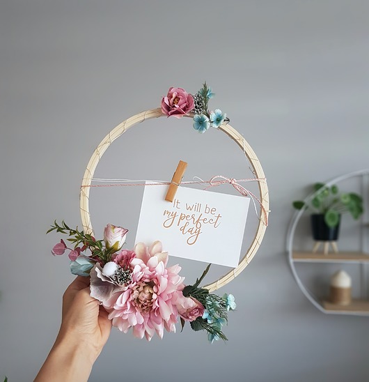 Dekoracja w stylu boho ze światełkami. Ramka. tulimy