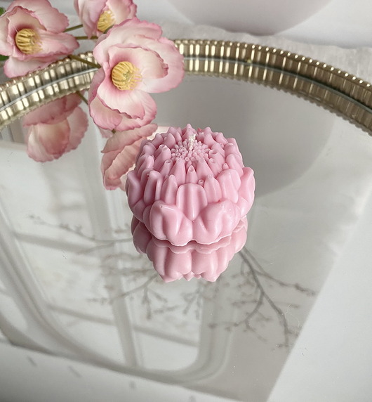 świeczniki i świece Świeca sojowa dekoracyjna "Flower" 55x35mm różowa