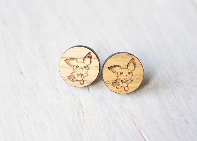 kolczyki drewniane Drewniane kolczyki wkrętki PIKACHU