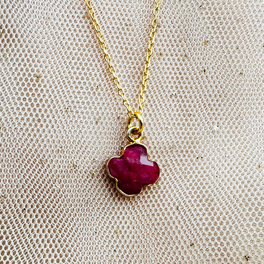złote naszyjniki NASZYJNIK RUBIN, marokańska koniczynka,  czerwony kamień