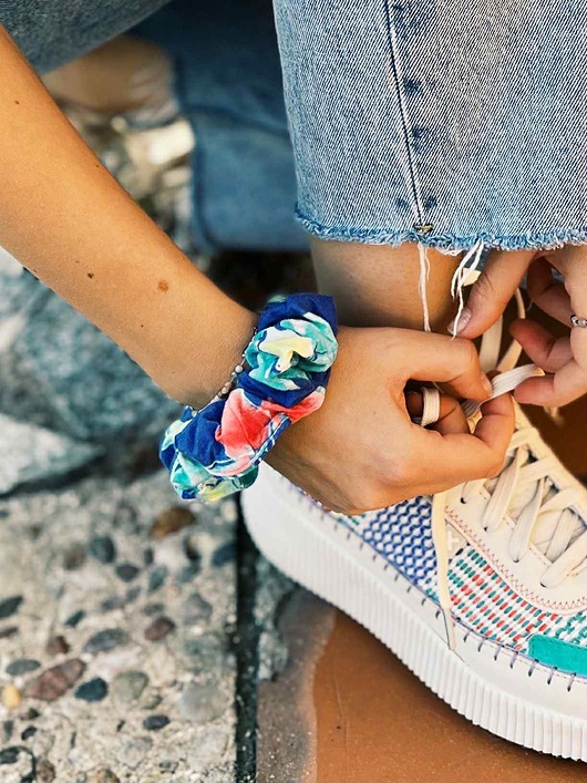 gumki do włosów Delikatna niebieska gumka do włosów na lato - CHABROWA  - scrunchie