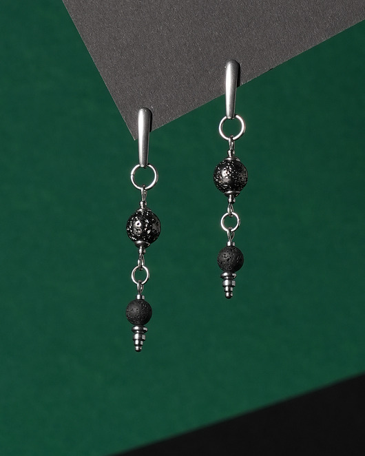 kolczyki z kamieniami Kolczyki z lawą wulkaniczną