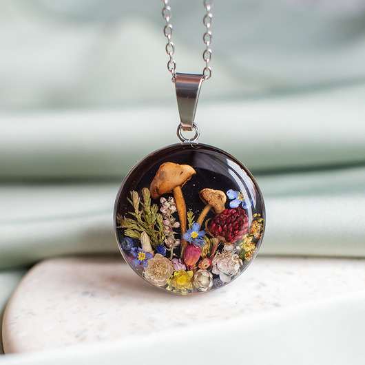 wisiory Naszyjnik z leśną kompozycją