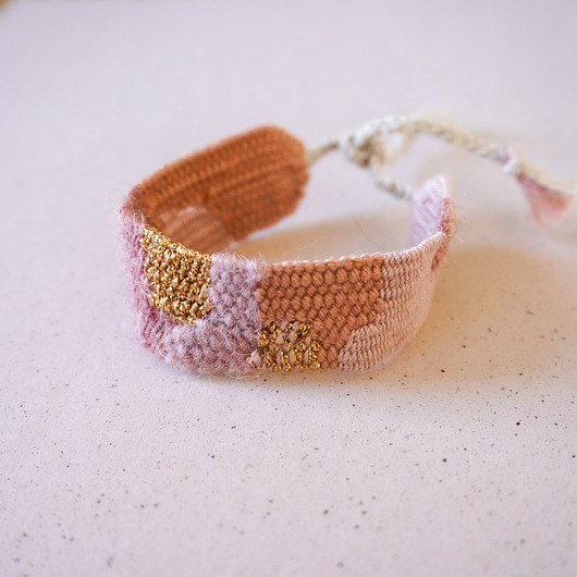 bransoletki na sznurku Bransoletka handmade, ręcznie robiona na krośnie w odcieniach różu