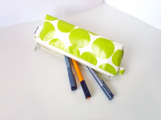 trójkątny piórnik na kredki / etui na pędzle dotty spots