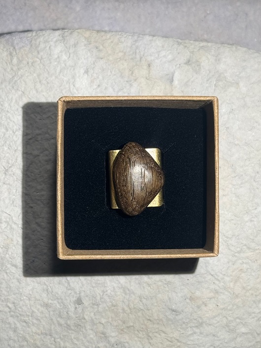 pierścionki - różne Modernistyczny pierścionek z dębu brunatnego