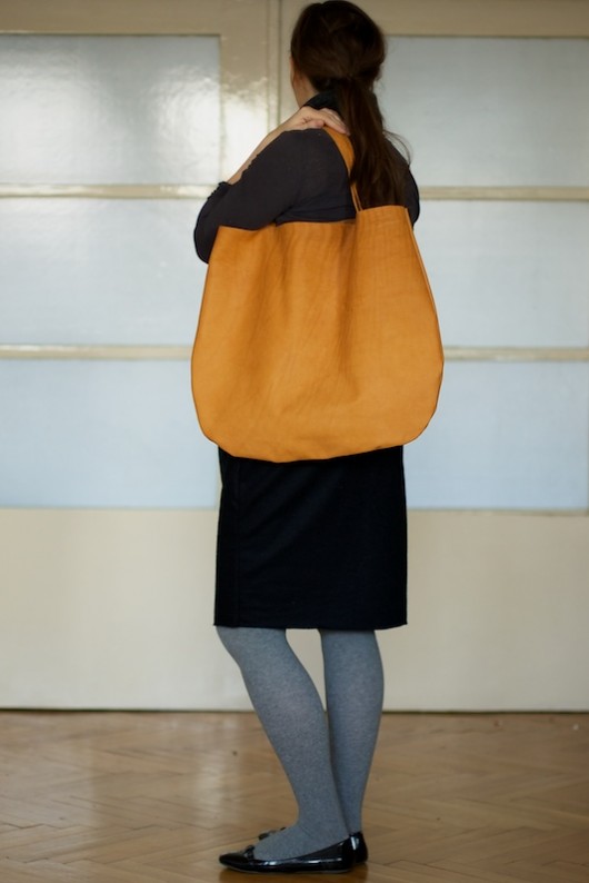 Duża hobo oversized carmel patkas