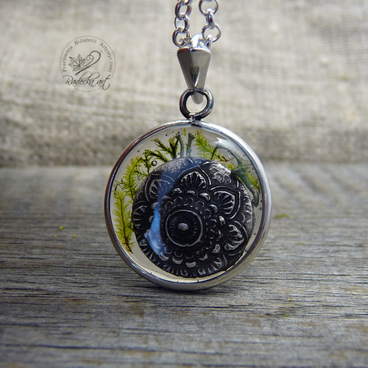 Moss, Mandala & Resin Radecka art