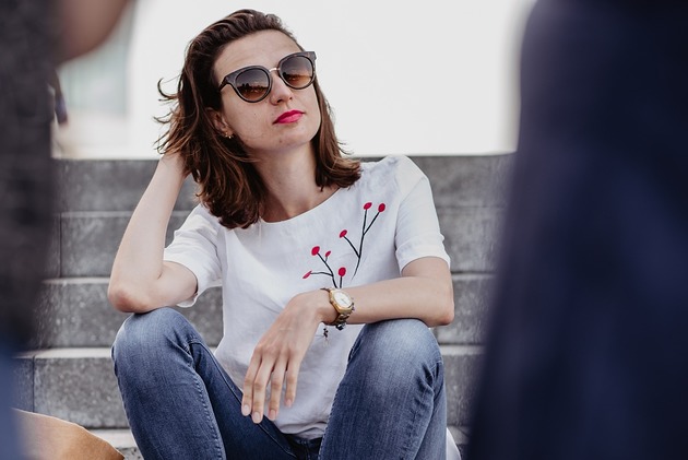 t-shirt damskie Biała lniana bluzka WISIENKA