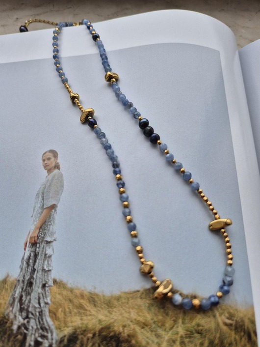 chokery Niebiański naszyjnik z szafirów i złotych heamtytów z zawieszką