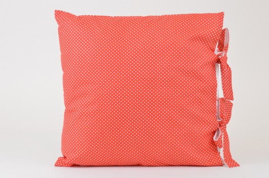 Poduszka dekoracyjna 40x40 Groszki na czerwonym MG Home Decor