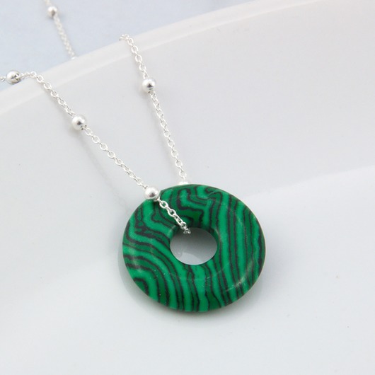 srebrne naszyjniki Naszyjnik malachit donut 18 mm, prezent dla koleżanki mamy lub siostry