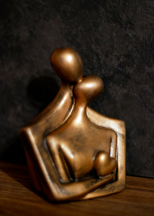 figurki i rzeźby Rzeźba z gipsu, Para Zakochanych, brązowe złoto, wys. 11,7 cm