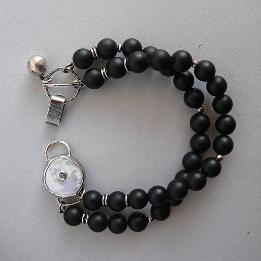 bransoletki srebrne -perła  i matowe onyksy-