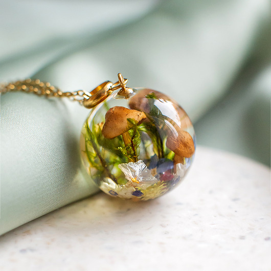 wisiory Naszyjnik z leśną kompozycją