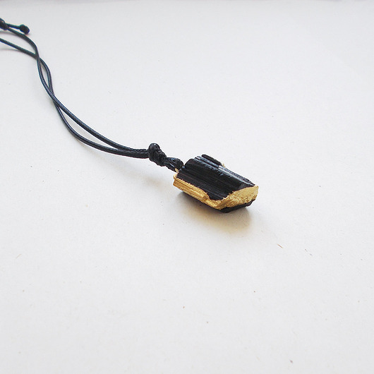 wisiory Turmalin surowy kamień No 1