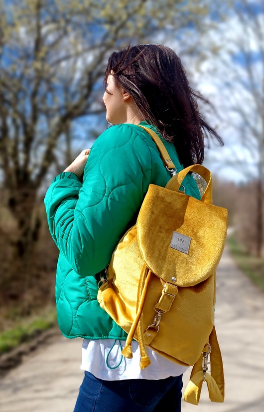 plecaki Welurowy plecak z klapką Yellow
