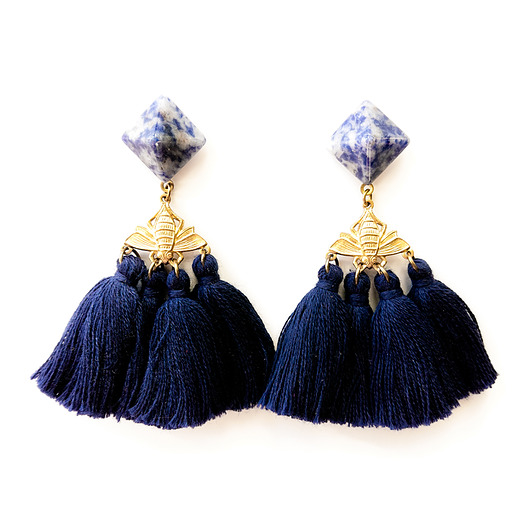 Kolczyki Tikal z sodalitu / pszczoły i chwosty NOMAD ACCESSORIES