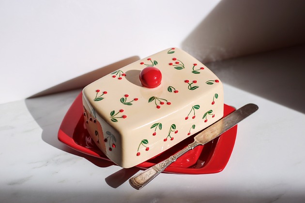 kuchnia - różne Maselnica ceramiczna w wisienki