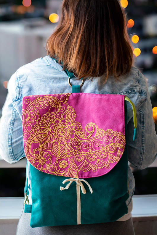 plecaki Turkusowo-różowy plecak z haftowaną klapą
