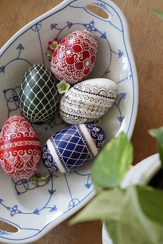jajka wielkanocne Pisanki batik tradycyjne kolorowe