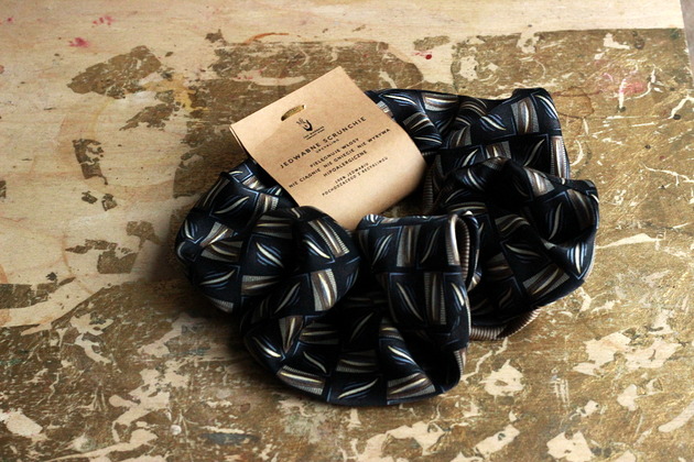 Jedwabne DUŻE dwustronne SCRUNCHIE Upcykling VENUSS concept store