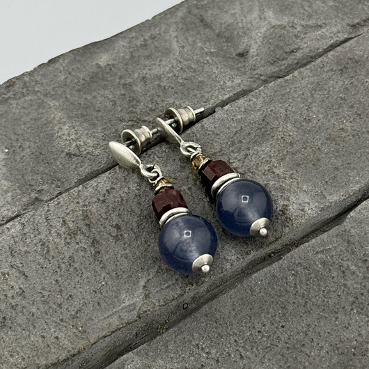 kolczyki srebrne Kolczyki srebrne Szary jadeit i granat