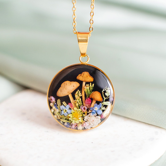 wisiory Naszyjnik z leśną kompozycją
