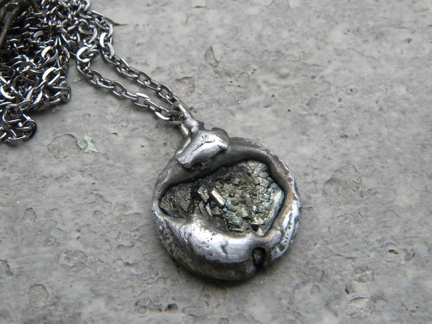 wisiory Ring z markasytem  - naszyjnik