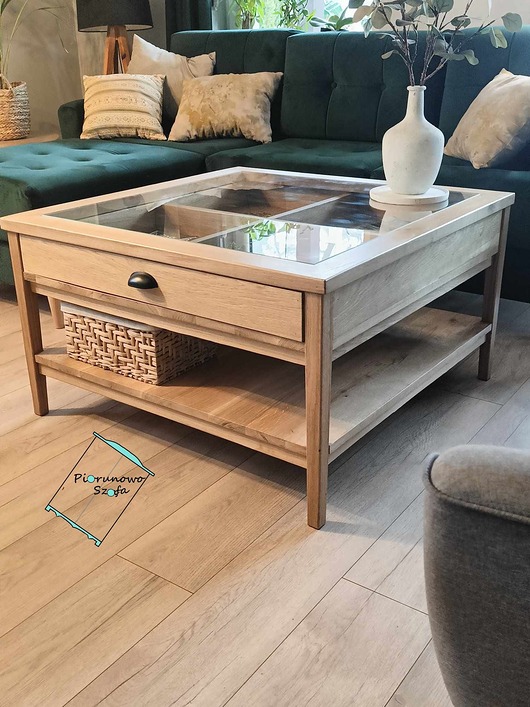 stoliki kawowe Stolik kawowy drewniany, dębowy lakierowany w stylu retro